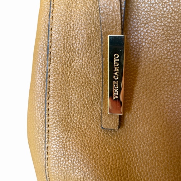 VINCE CAMUTO BAG. - Picture 4 of 14